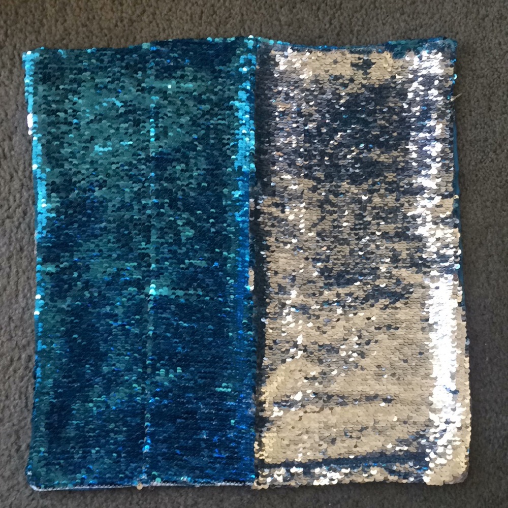 Reversible sequin pillowcase